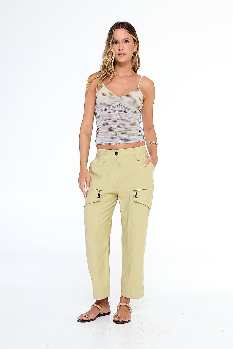 calça de tencel reta com bolsos laterais