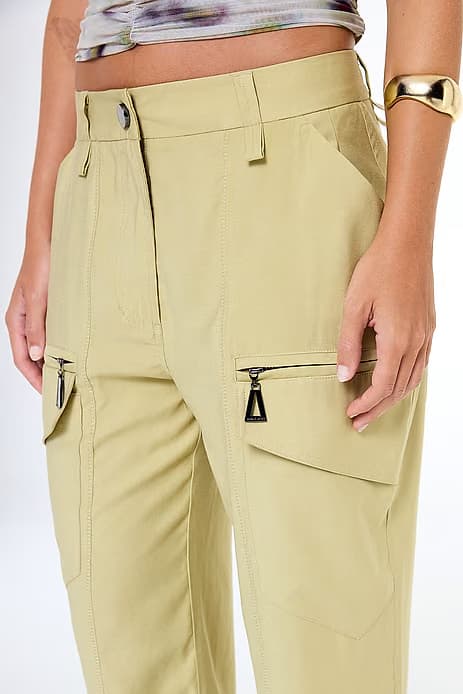calça de tencel reta com bolsos laterais — foto 4