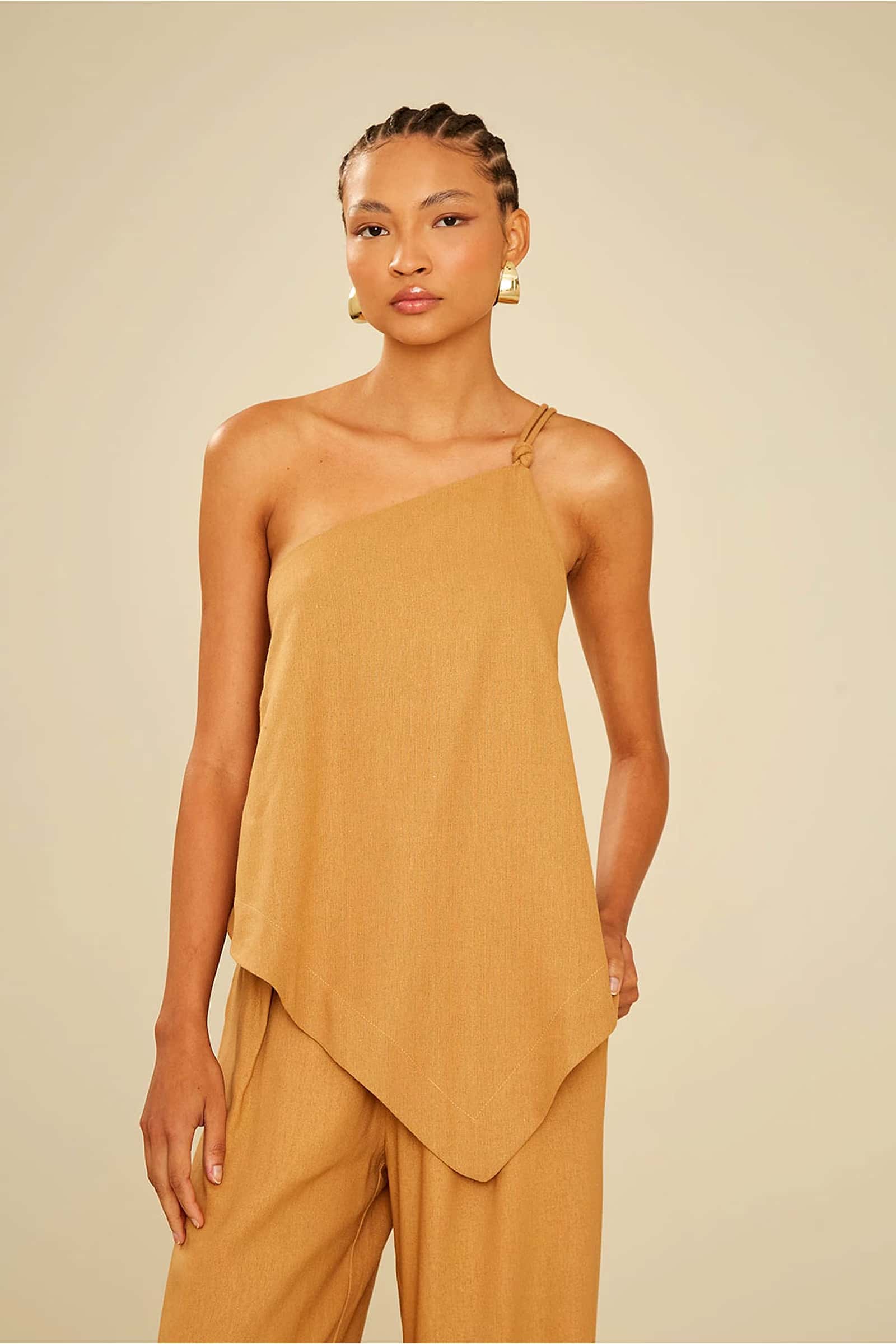 blusa decote no camel