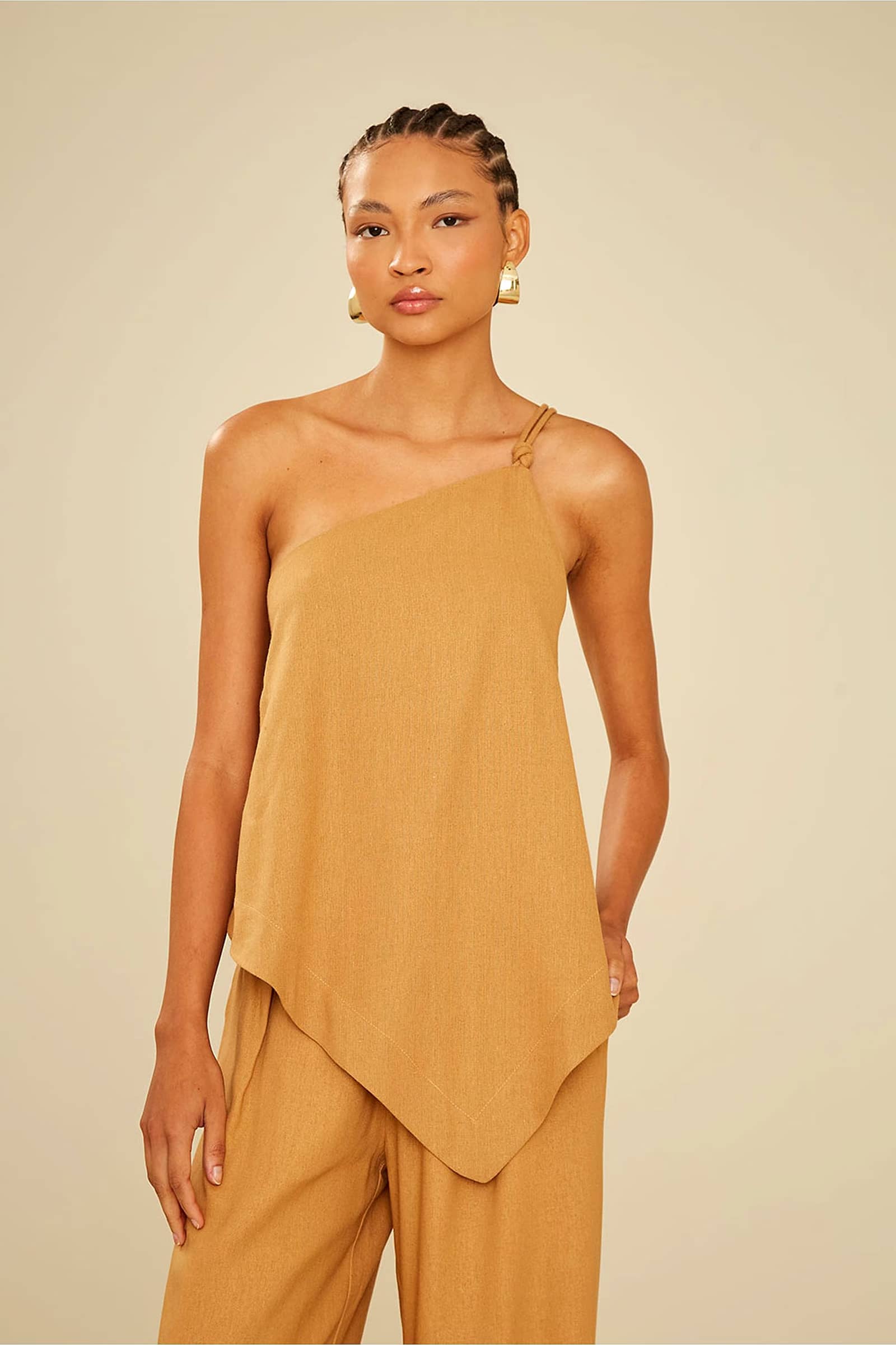 blusa decote no camel