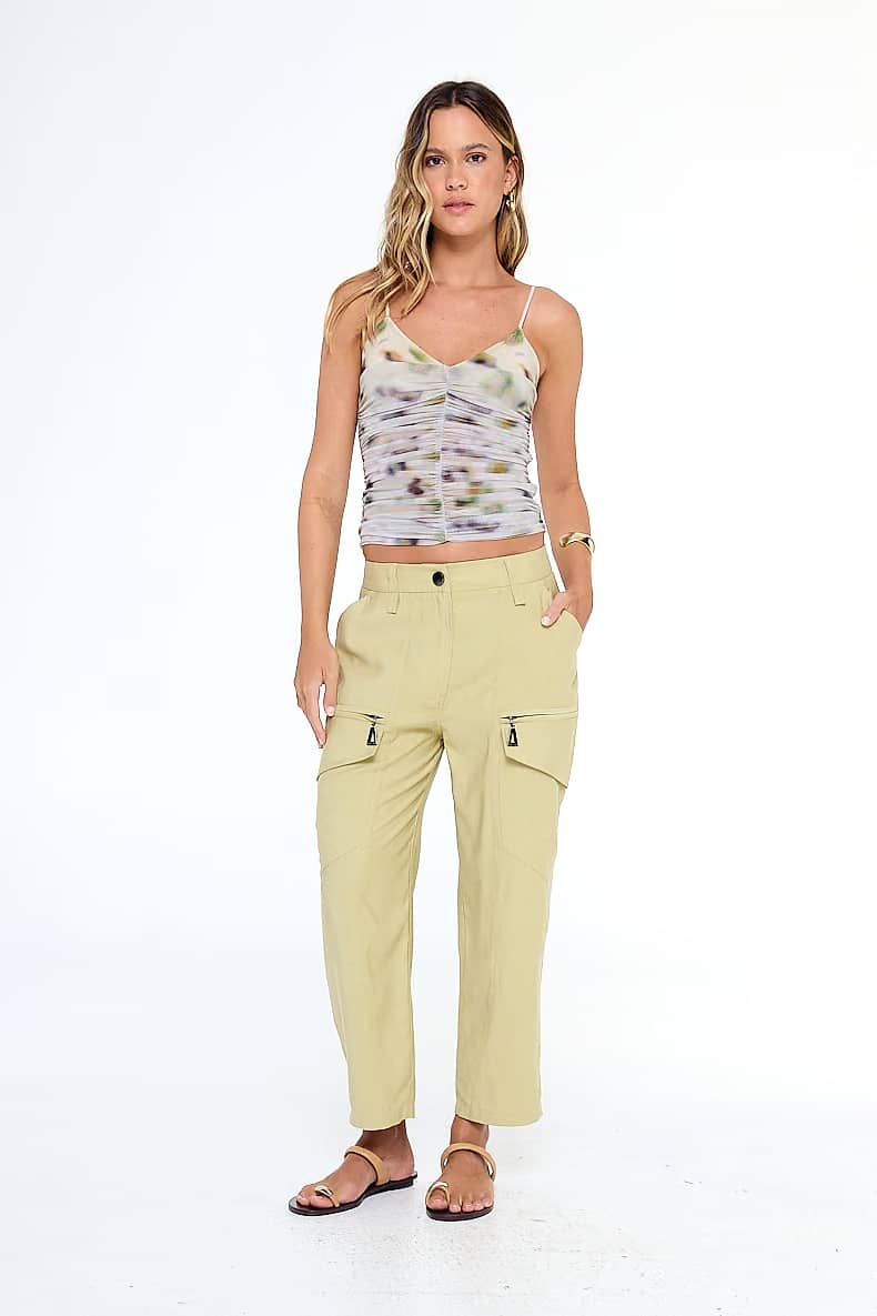 calça de tencel reta com bolsos laterais
