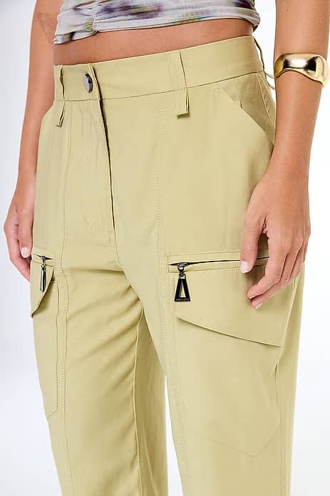 calça de tencel reta com bolsos laterais — foto 4